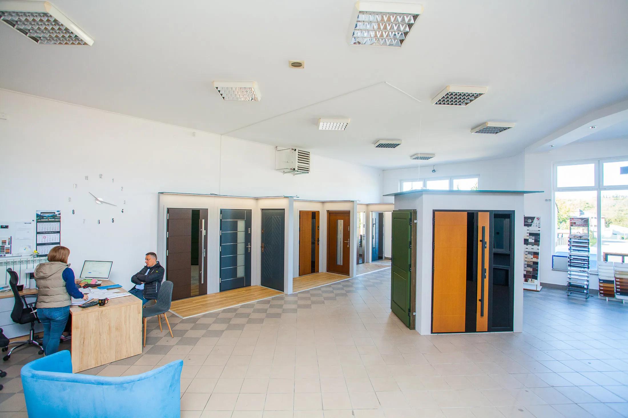 Zdjęcie przedstawiające salon drzwi 1