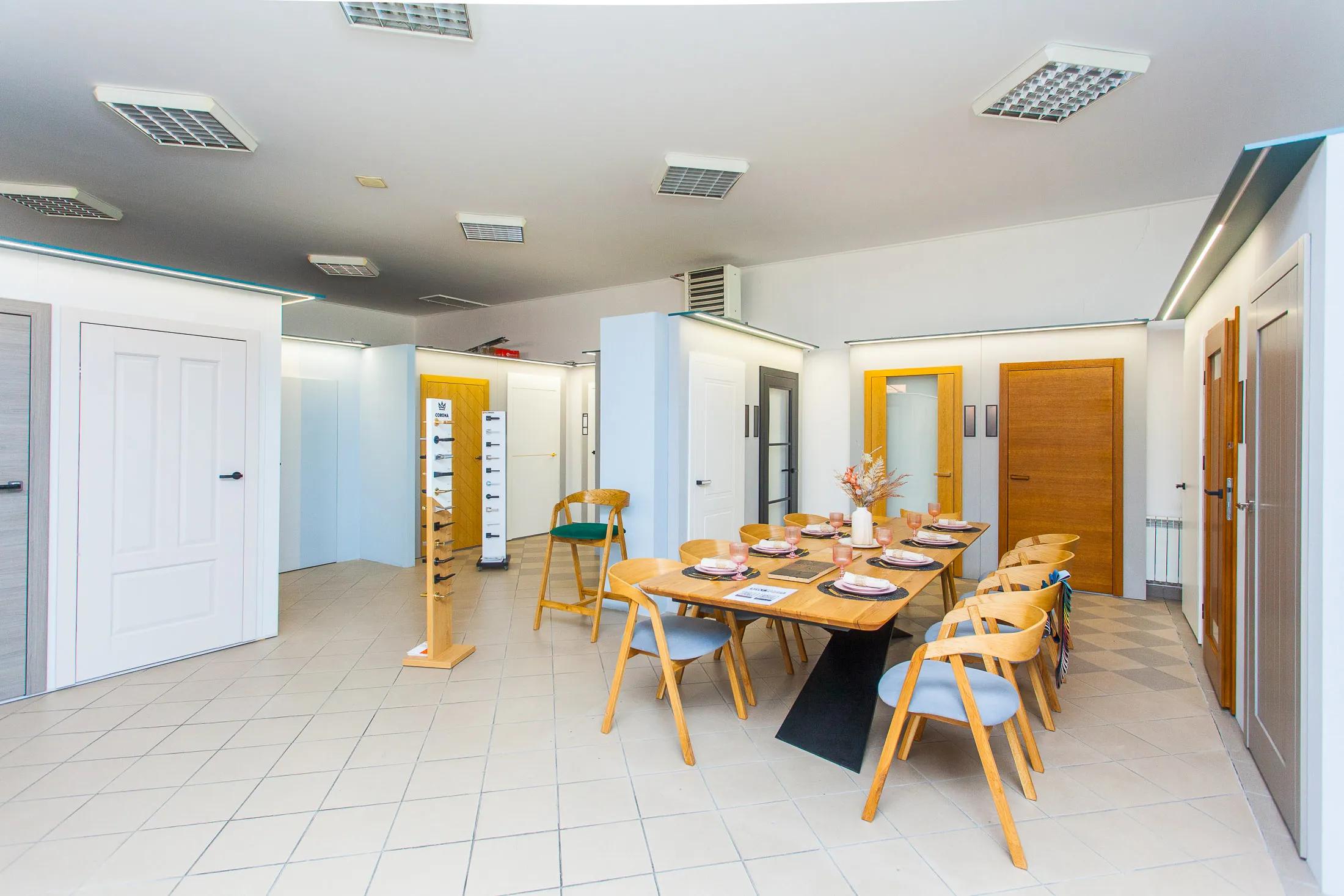 Zdjęcie przedstawiające salon drzwi 2