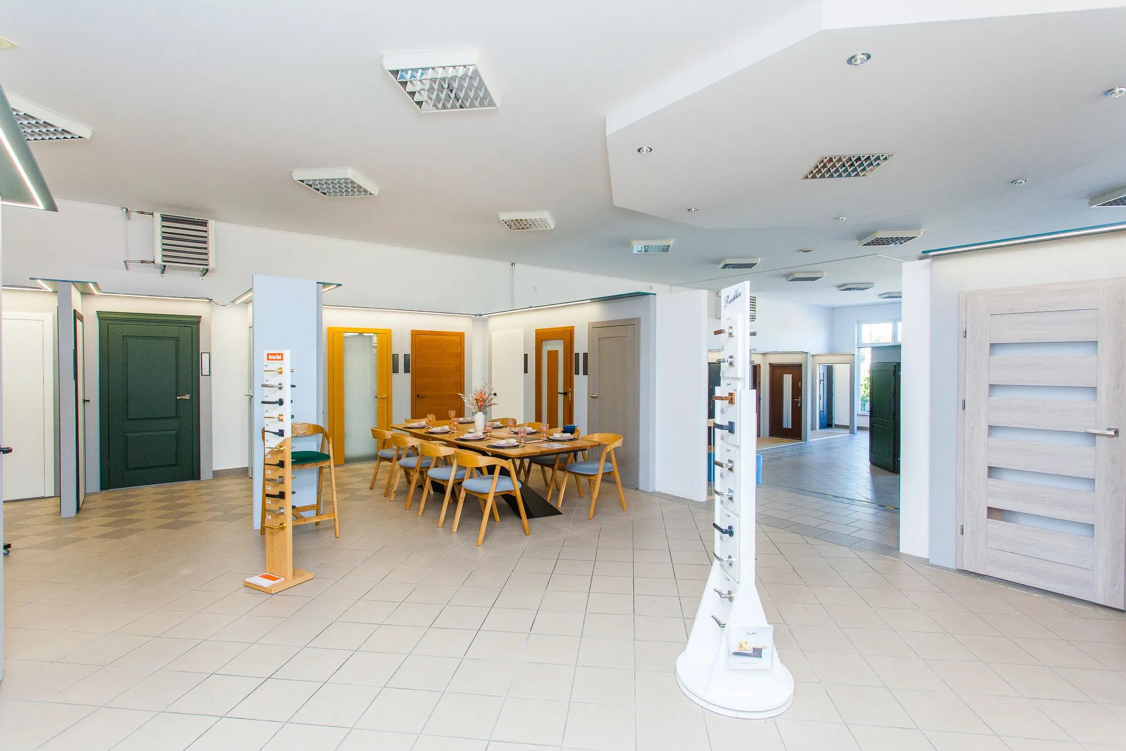 Zdjęcie przedstawiające salon drzwi 3